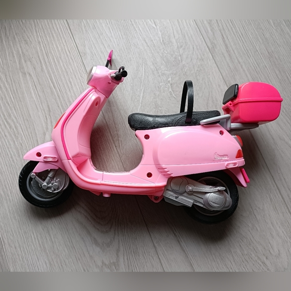 Barbie Pink Piaggio Vespa 2008 Mattel - Picture 2 of 7